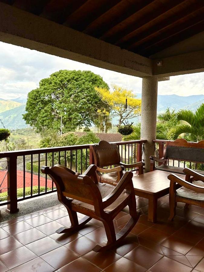 Granja Del Cafe Hotel Y Centro De Convenciones Venecia  外观 照片