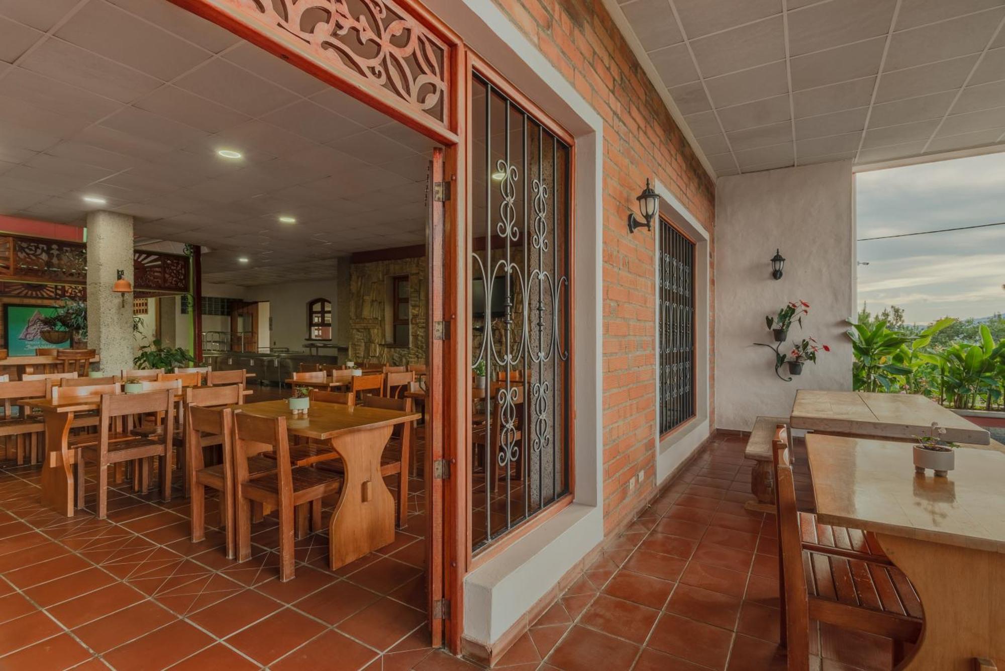Granja Del Cafe Hotel Y Centro De Convenciones Venecia  外观 照片