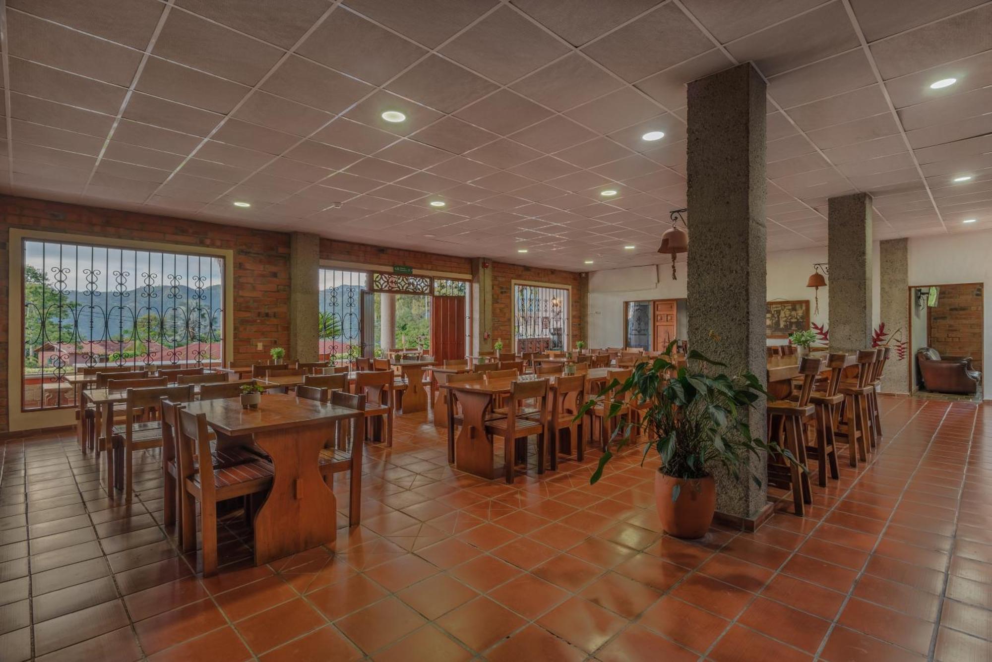 Granja Del Cafe Hotel Y Centro De Convenciones Venecia  外观 照片