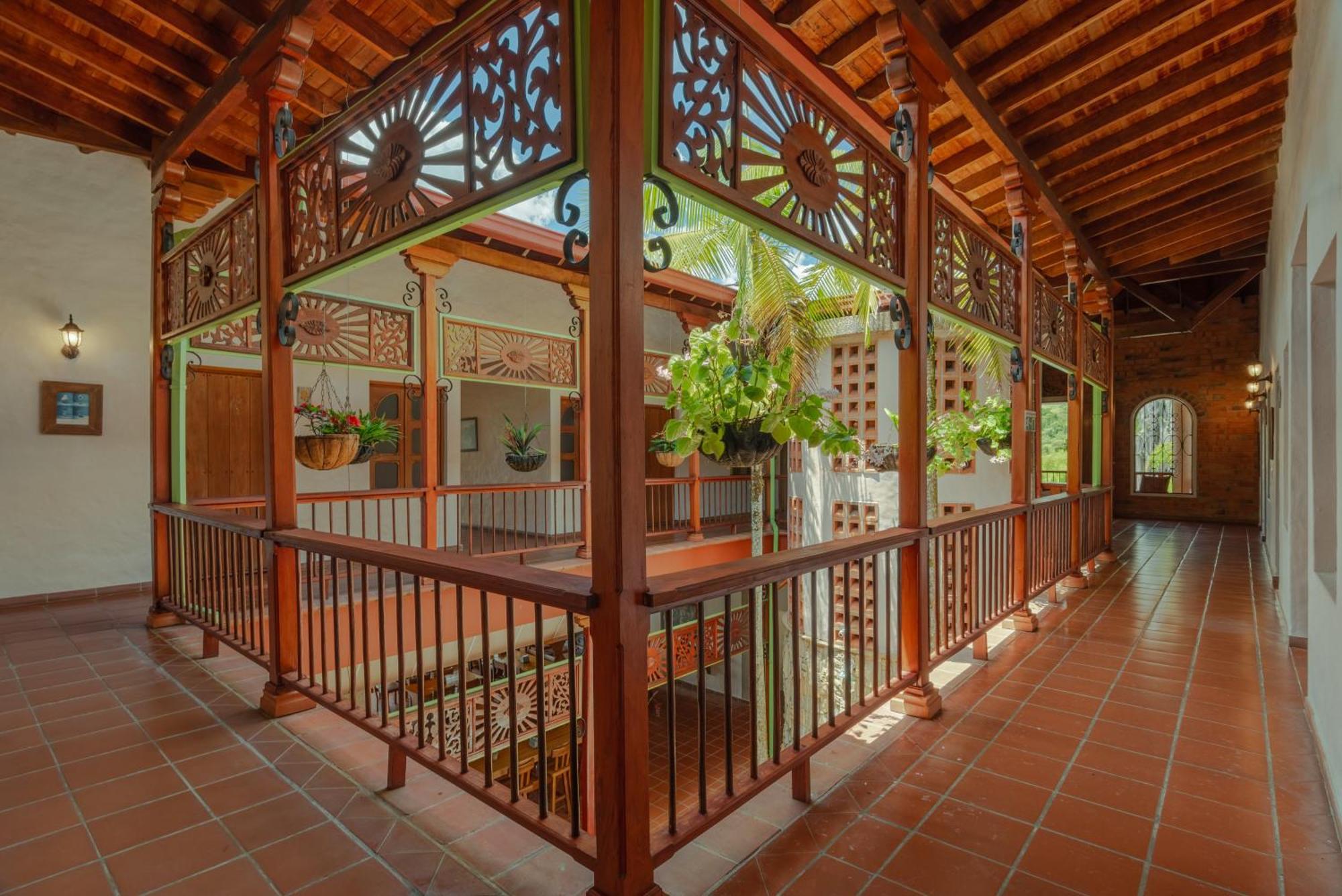 Granja Del Cafe Hotel Y Centro De Convenciones Venecia  外观 照片