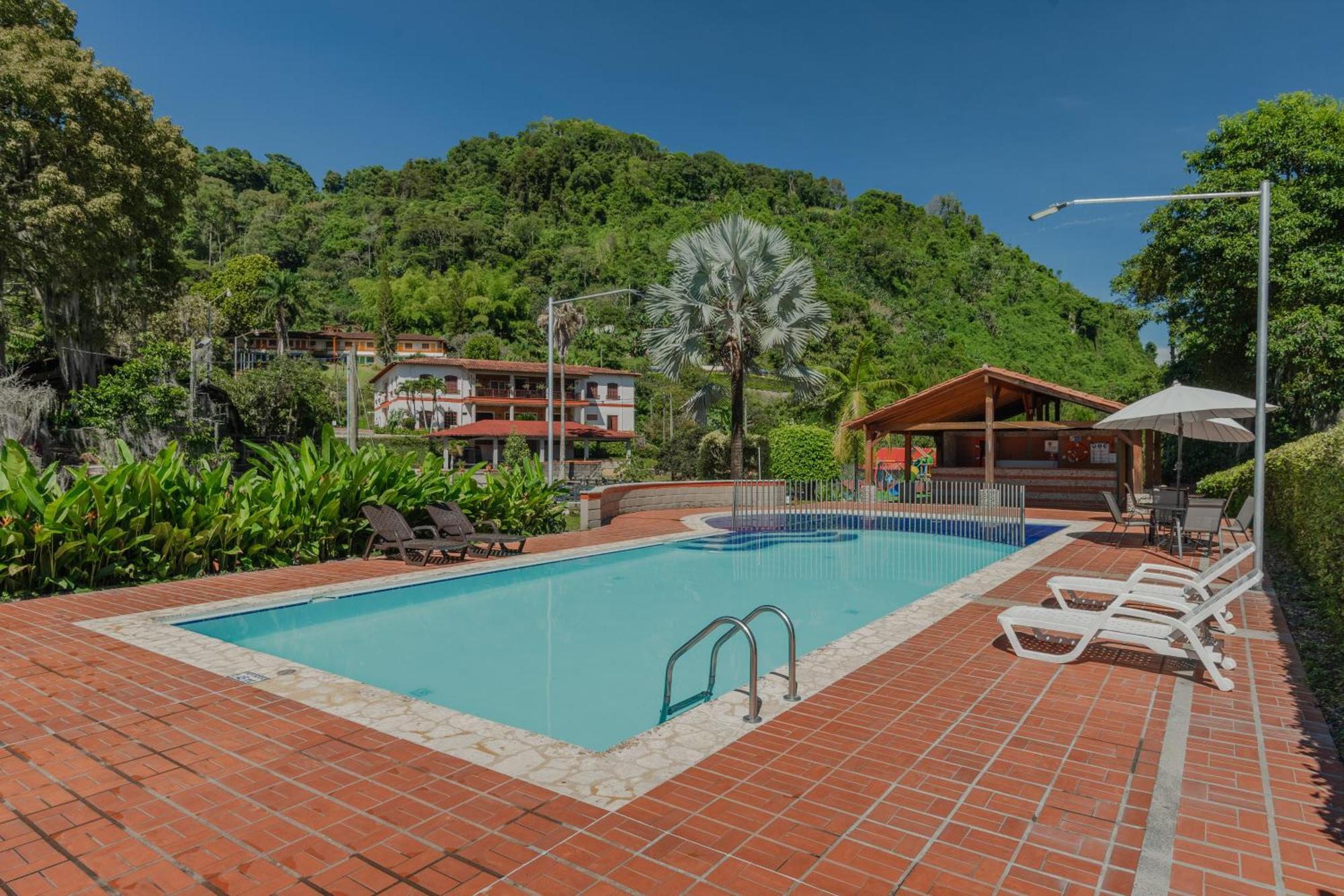 Granja Del Cafe Hotel Y Centro De Convenciones Venecia  外观 照片